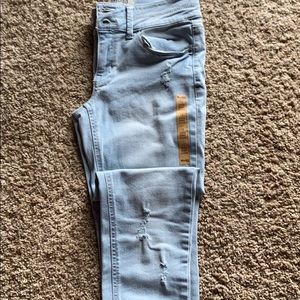 New Girls Mudd light distressed skinny Jean